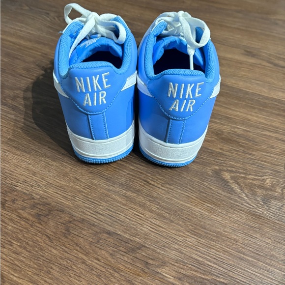 LIKE NEW UNC Mens Air Force 1. Color of the month Mens 10.5 - Picture 3 of 5